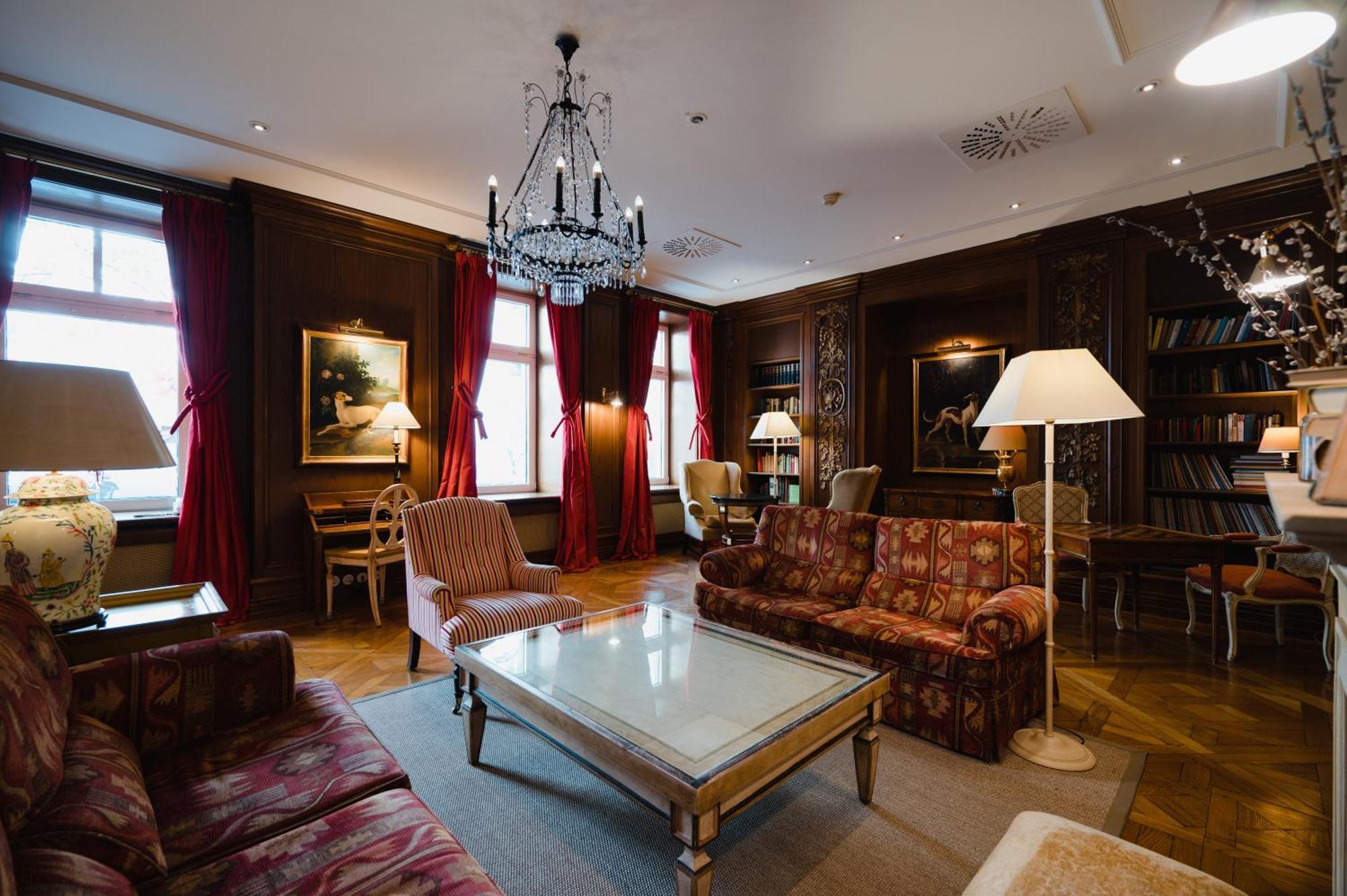 Louisa's Place Hotel